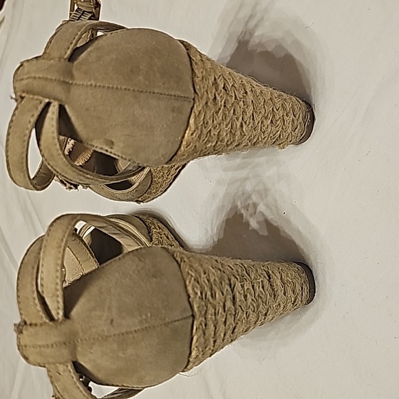 ⬇️Bundle  of 2 for 15$🍁Ellen Tracy Sandals Canvas Wedges Size 7M - Picture 3 of 9